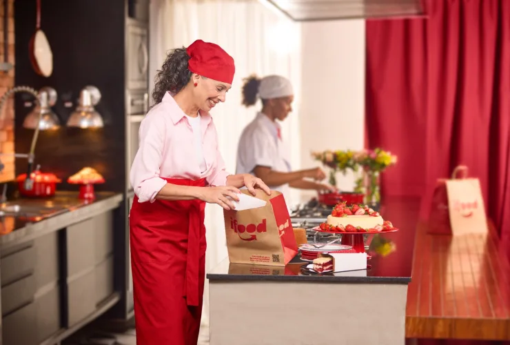 Evento iFood MOVE em Curitiba destaca impacto econômico da plataforma e consumo de marmitas no Paraná.