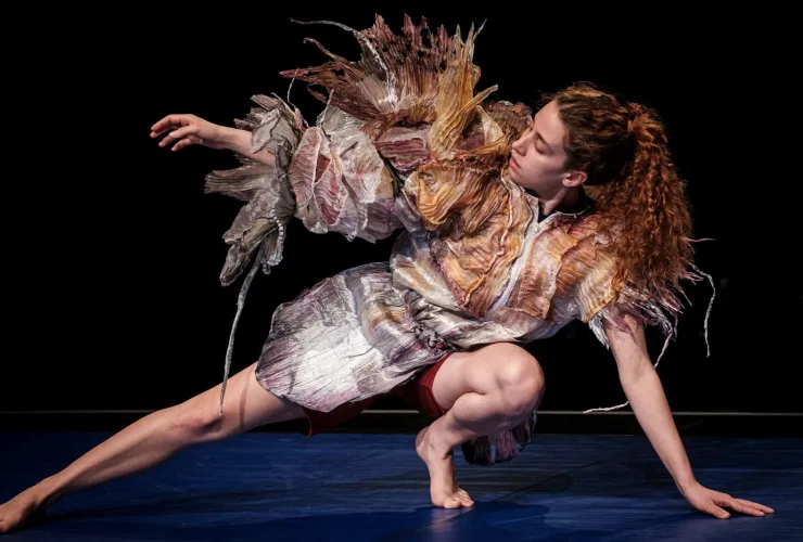 Na foto de Oliver Streamer, Eugênia Labuhn do Teatro 4Garoupas, em cena do espetáculo internacional BLOOOM, que abre a 9ª Espetacular no Guairinha no dia 06 de setembro às 16 horas, com entrada gratuita. 