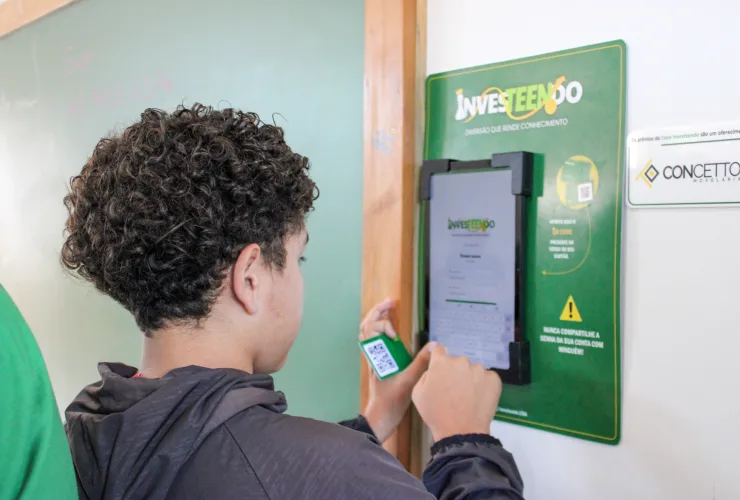 Escolas do Paraná adotam metodologia lúdica para ensinar educação financeira e empreendedorismo a crianças e adolescentes.