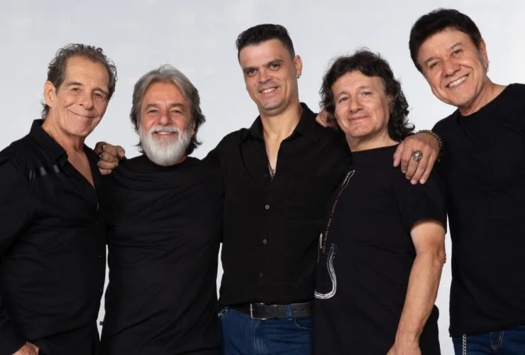 Blindagem no palco em show comemorativo dos 50 anos no Teatro Guaíra