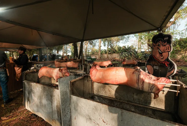 Palcos com shows de rock, sertanejo e pagode no festival gastronômico