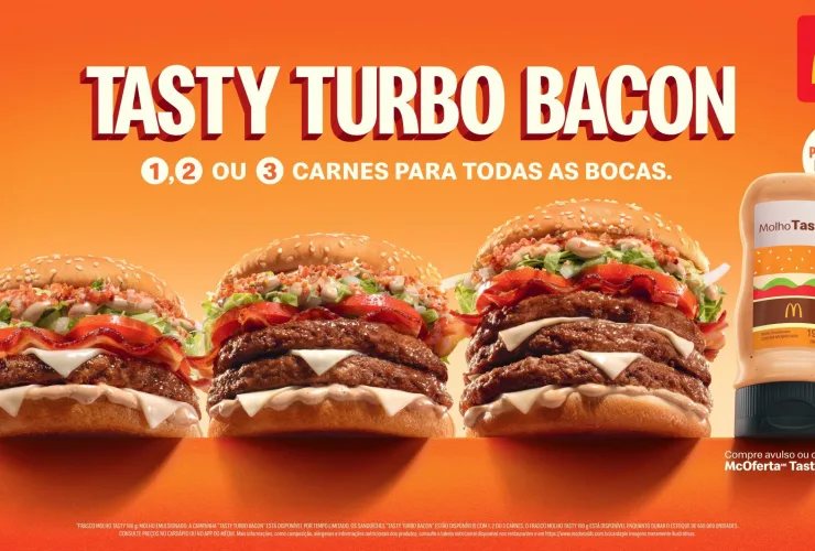 McDonald’s Tasty Turbo Bacon servido com bacon e queijo Emmental