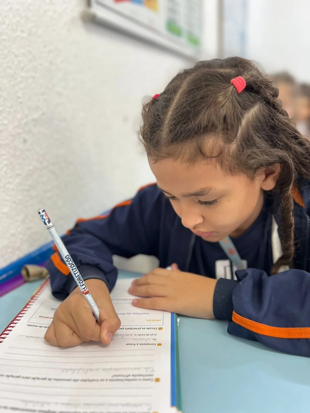 Por que ensinar letra cursiva ainda é essencial para o futuro das crianças