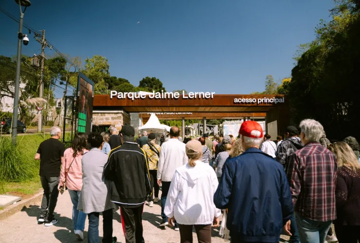 Moradores de Curitiba têm entrada gratuita no Parque Jaime Lerner durante a semana, incentivo ao lazer e contato com a natureza.