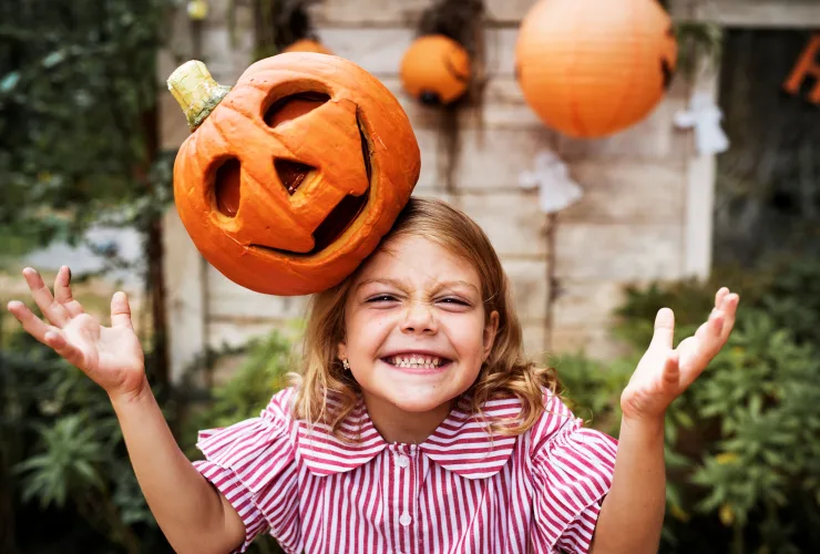 Crianças aprendem sobre criatividade e cultura com o Halloween; veja dicas de brincadeiras para celebrar a data.