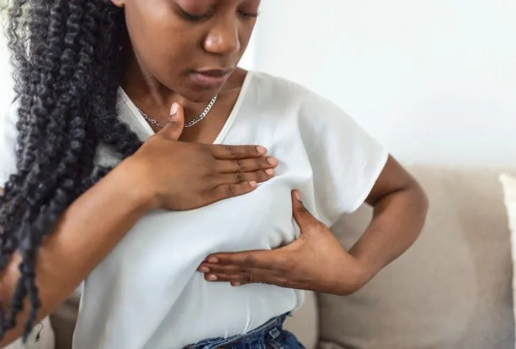 O Trastuzumabe Entansina é indicado para mulheres que ainda apresentam sinais do câncer de mama mesmo após a quimioterapia inicial, geralmente em casos do tipo HER2- positivo em estágio III.