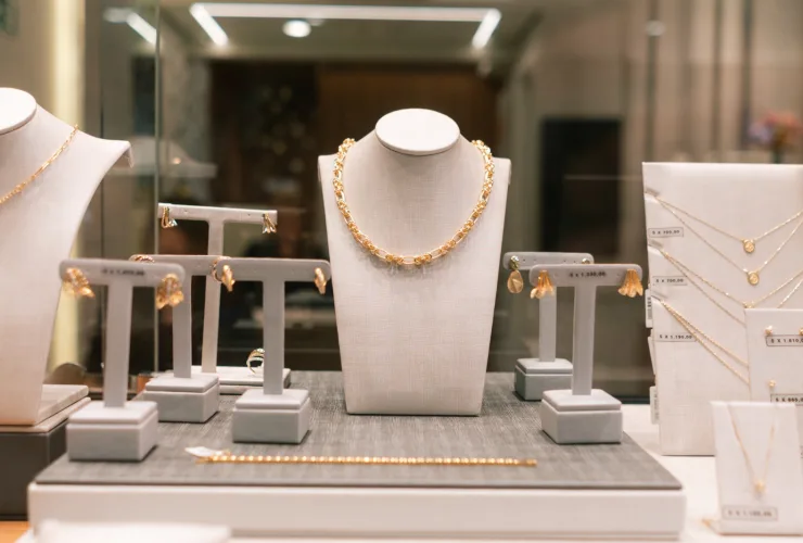 Dalitz Joalheiros inaugura nova loja no Shopping Curitiba com joias exclusivas e design sofisticado.