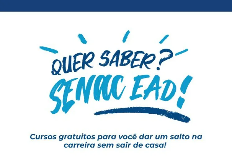 Pessoa estudando em casa com notebook e caderno, simbolizando cursos EAD gratuitos do Senac Paraná.