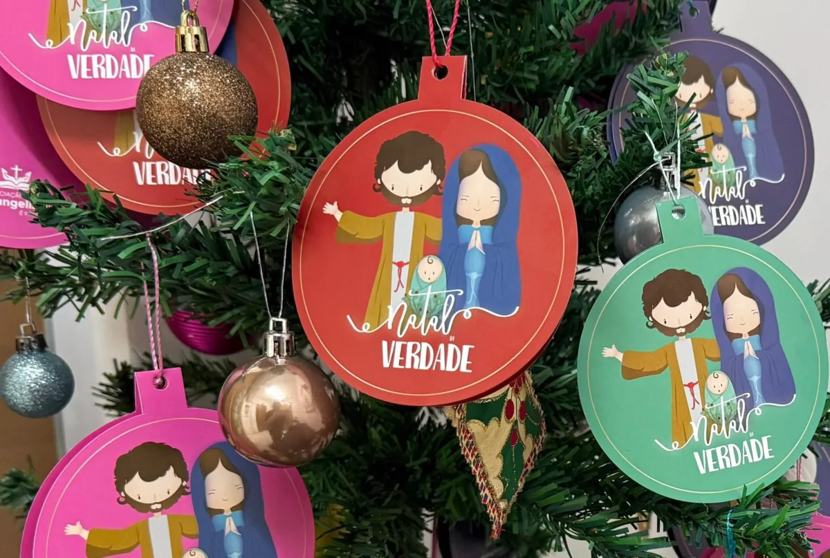 Campanha “Natal de Verdade” da Evangelizar troca bolinhas de Natal por presentes