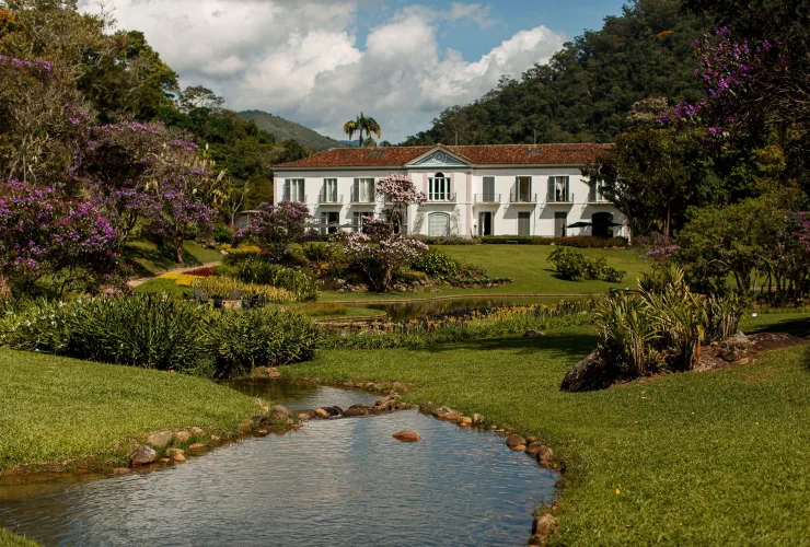 Casa Marambaia celebra o fim de ano com experiências exclusivas em meio à natureza e gastronomia refinada.