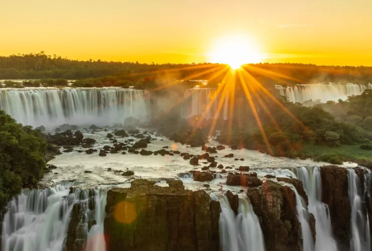 Espetáculo de Natal com orquestra à base de água no Parque Nacional do Iguaçu, em Foz do Iguaçu.