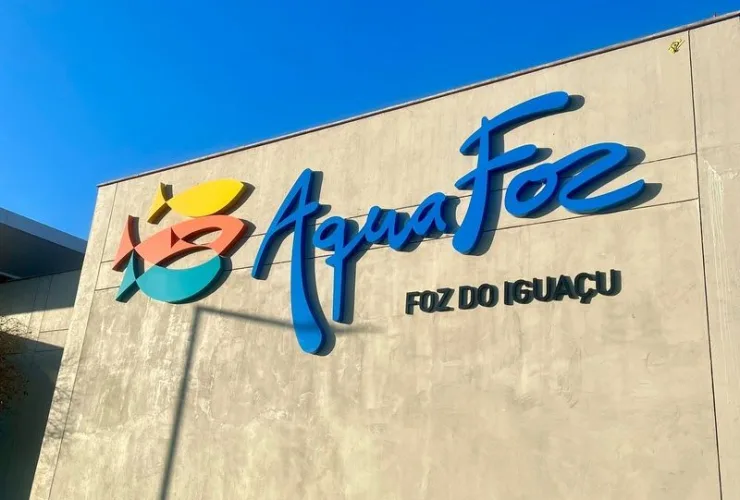 AquaFoz é inaugurado em Foz do Iguaçu após investimento de R$ 140 milhões, com presença de autoridades e atrações para o público.