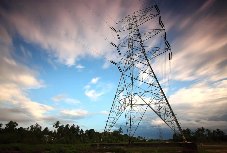 Linhas de transmissão de energia afetadas por tempestade