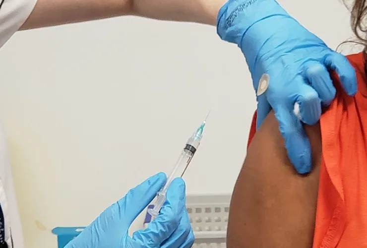 Com avanço da dengue no PR, Panvel amplia oferta de vacinas