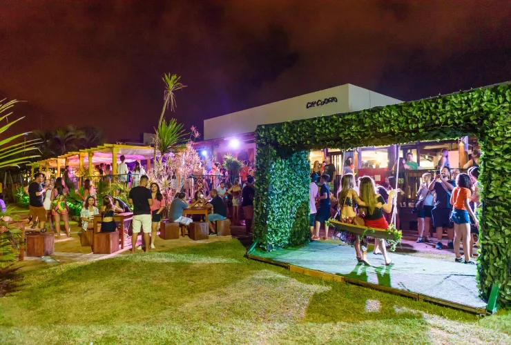 Café Curaçao abre programação do verão 2026 com shows nacionais que vão agitar Guaratuba
