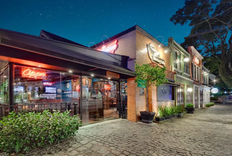Fachada do Mustang Sally Batel em dezembro