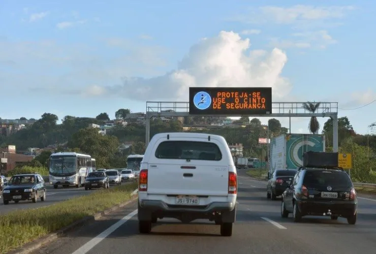 Motoristas que não cometeram infrações nos últimos 12 meses e estão inscritos no Registro Nacional Positivo de Condutores (RNPC) foram beneficiados pela renovação automática de CNH