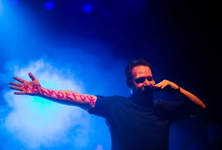 Espetáculo inédito traz o premiado ator Bruce Gomlevsky no papel do pai do rock nacional, o artista Raul Seixas