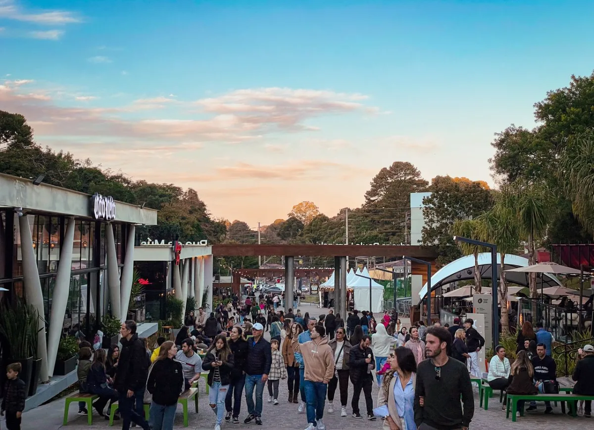 Sunset com Open Wine na Rua da Música em Curitiba