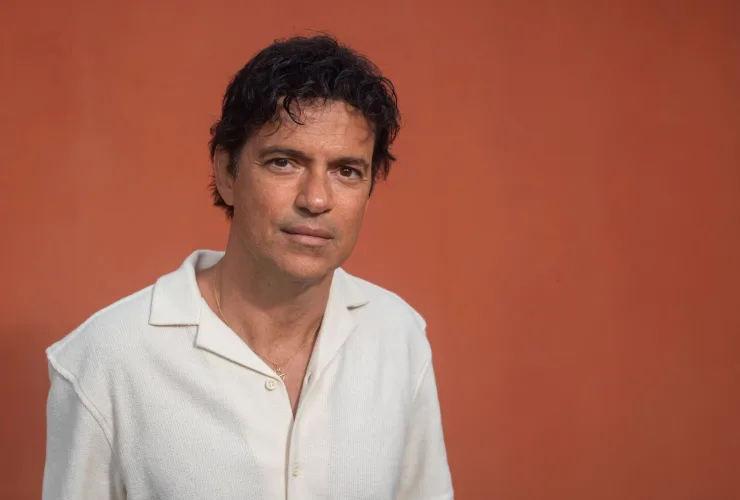 Jorge Vercillo faz show especial de Dia dos Namorados em Curitiba com turnê JV30