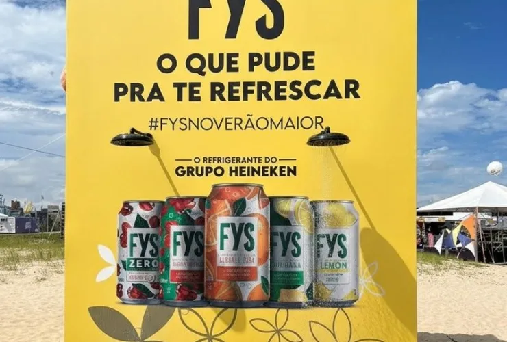 Chuveirão da FYS instalado na Praia de Caiobá