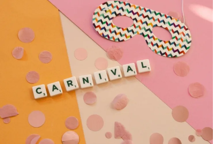 Empreendedor planejando abrir franquia após o Carnaval com gráficos e calendário de negócios 2026