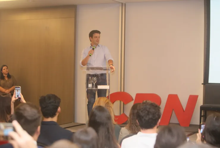 Eduardo Pimentel destaca o diálogo com o setor produtivo como eixo da gestão durante evento promovido pela Ademi-PR