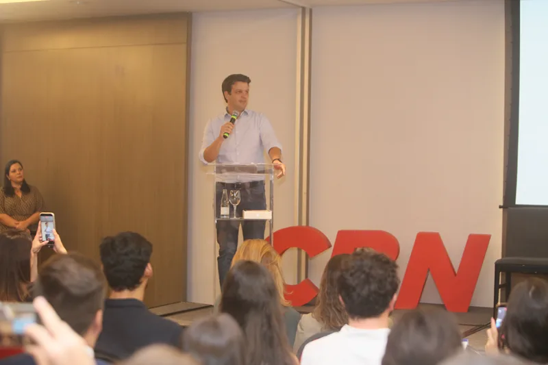Eduardo Pimentel destaca o diálogo com o setor produtivo como eixo da gestão durante evento promovido pela Ademi-PR