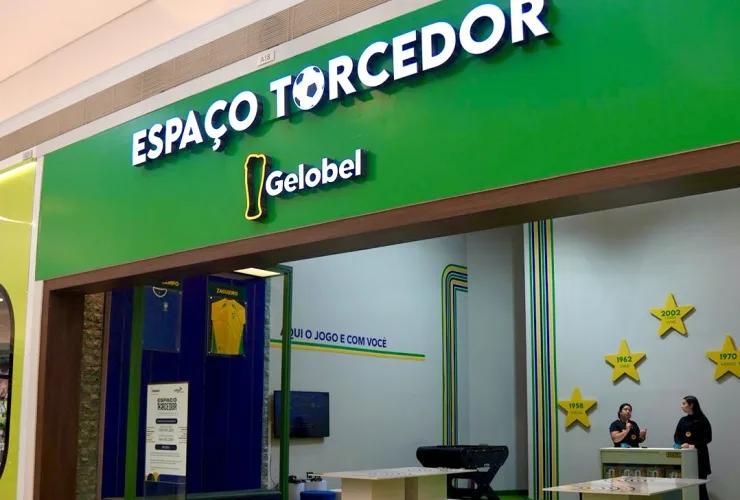 Catuaí Shopping cria espaço gratuito para troca de figurinhas da Copa