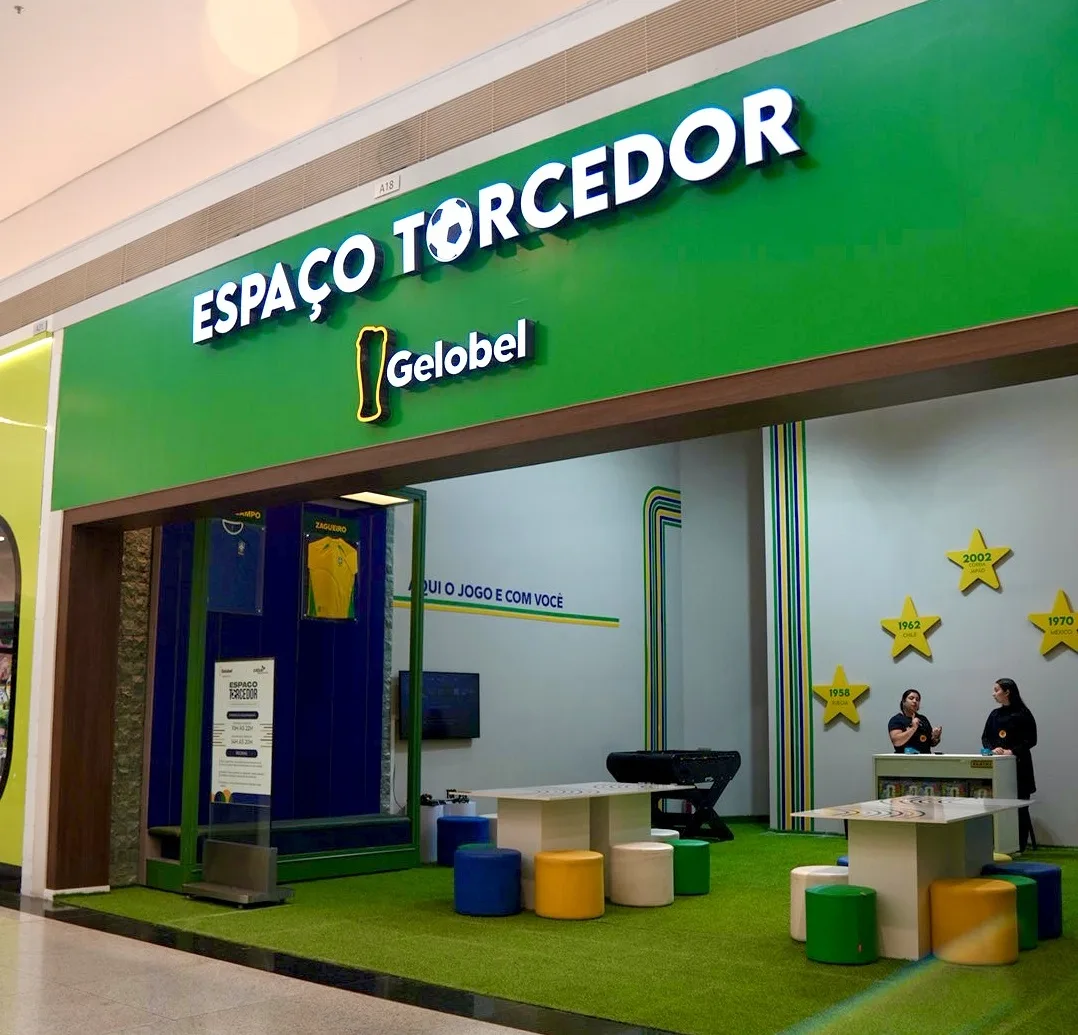 Catuaí Shopping cria espaço gratuito para troca de figurinhas da Copa
