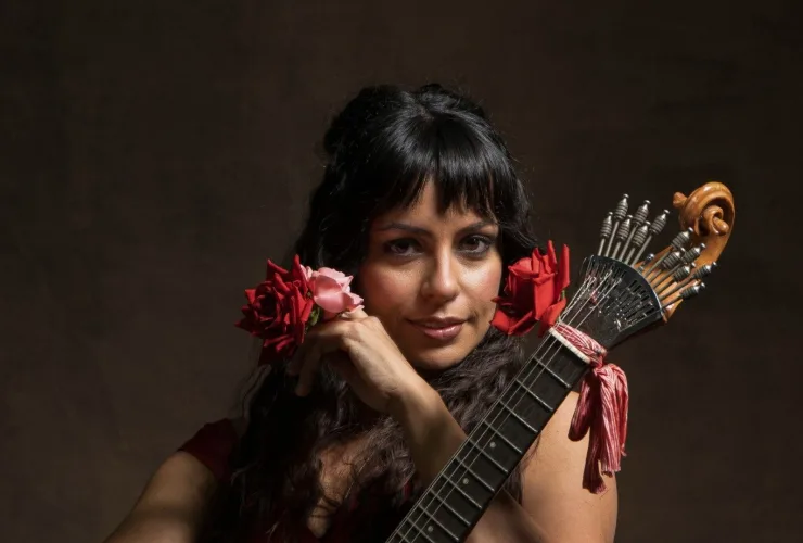 Apresentação musical do Festival Camões em Curitiba com destaque para cultura portuguesa, fado e eventos culturais gratuitos