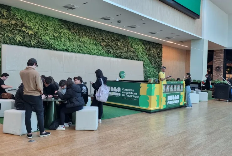Troca de figurinhas movimenta ParkShoppingBarigüi durante a Copa do Mundo