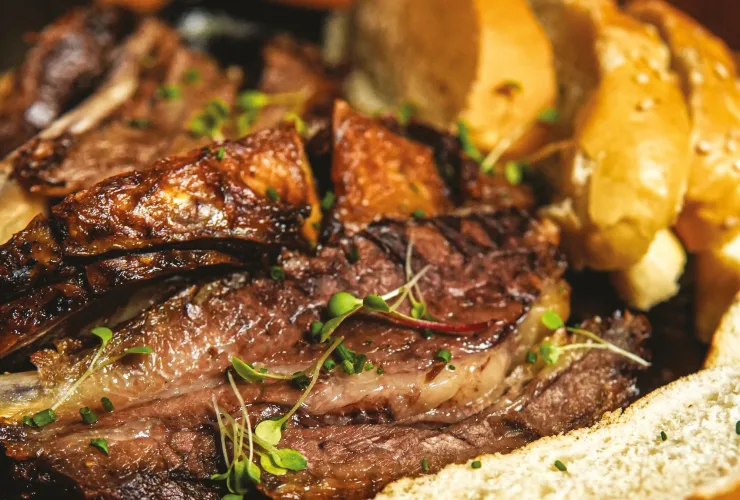 Vila Yamon se reinventa em Curitiba e reabre como gastrobar
