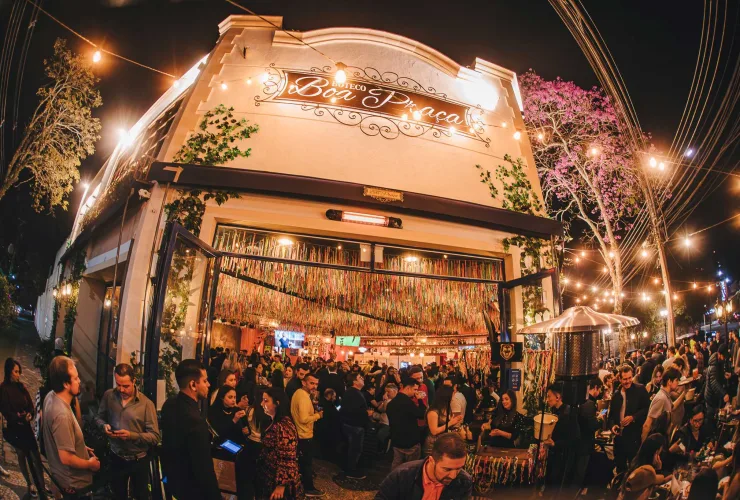 Curitibanos podem ganhar boteco grátis até 2030 se Brasil for campeão