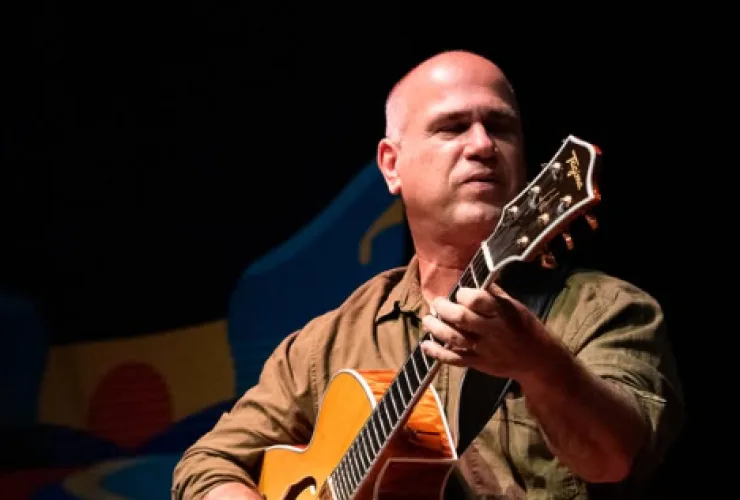 Guitarrista Nelson Faria se apresenta no Palco 180bpm, evento da Escola de Música 180bpm no Tork n’ Roll, em Curitiba