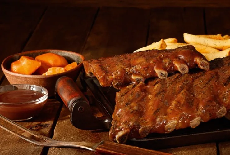 Outback celebra Dia do Amigo com menu para dois por R$ 119,90