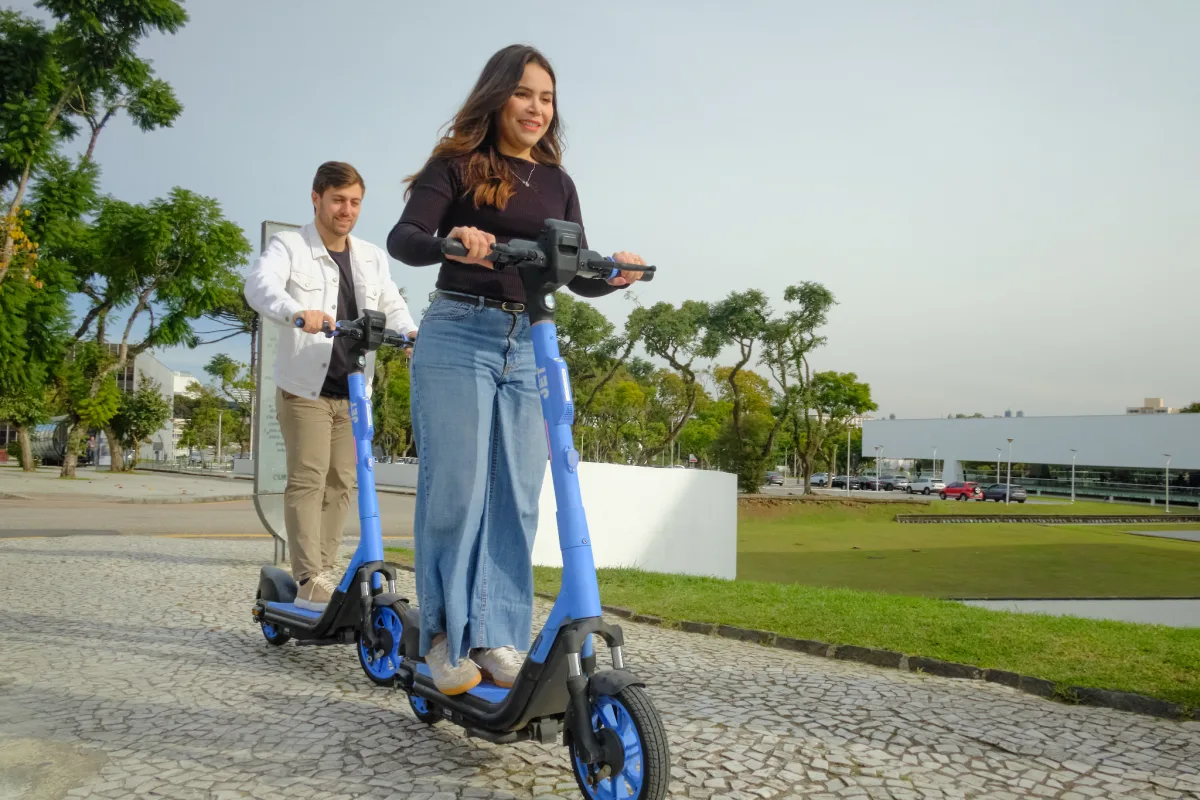 Curitiba soma mais de 40 mil viagens de patinete elétrico da JET em duas semanas