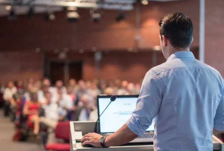 Transformação digital e IA pautam encontro do Santander com empresários em Curitiba