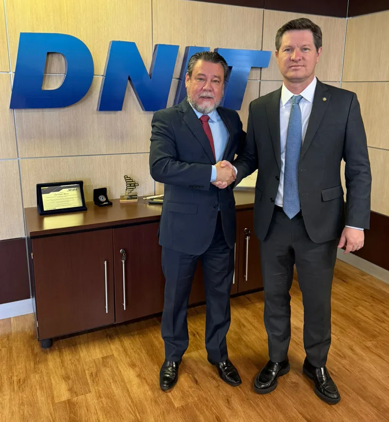 O diretor-executivo do DNIT (Departamento Nacional de Infraestrutura de Transportes), Carlos Barros, e o deputado federal Santin Roveda.