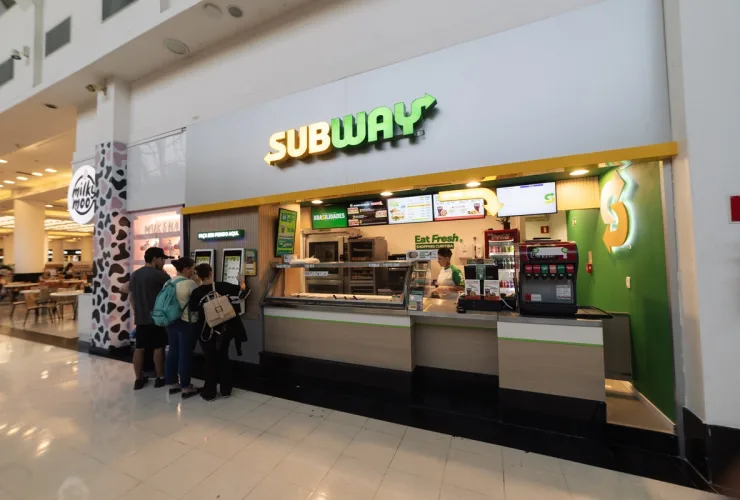 Subway inaugura nova unidade no Shopping Curitiba