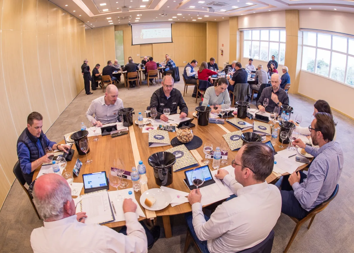 Avaliação Nacional de Vinhos julga 569 amostras às cegas para definir a Safra 2026