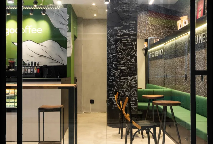 Cafeterias ganham espaço como extensão do escritório dos brasileiros