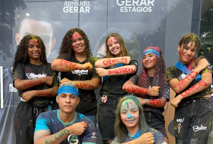 Estudantes participantes do cursinho gratuito Aprova da GERAR