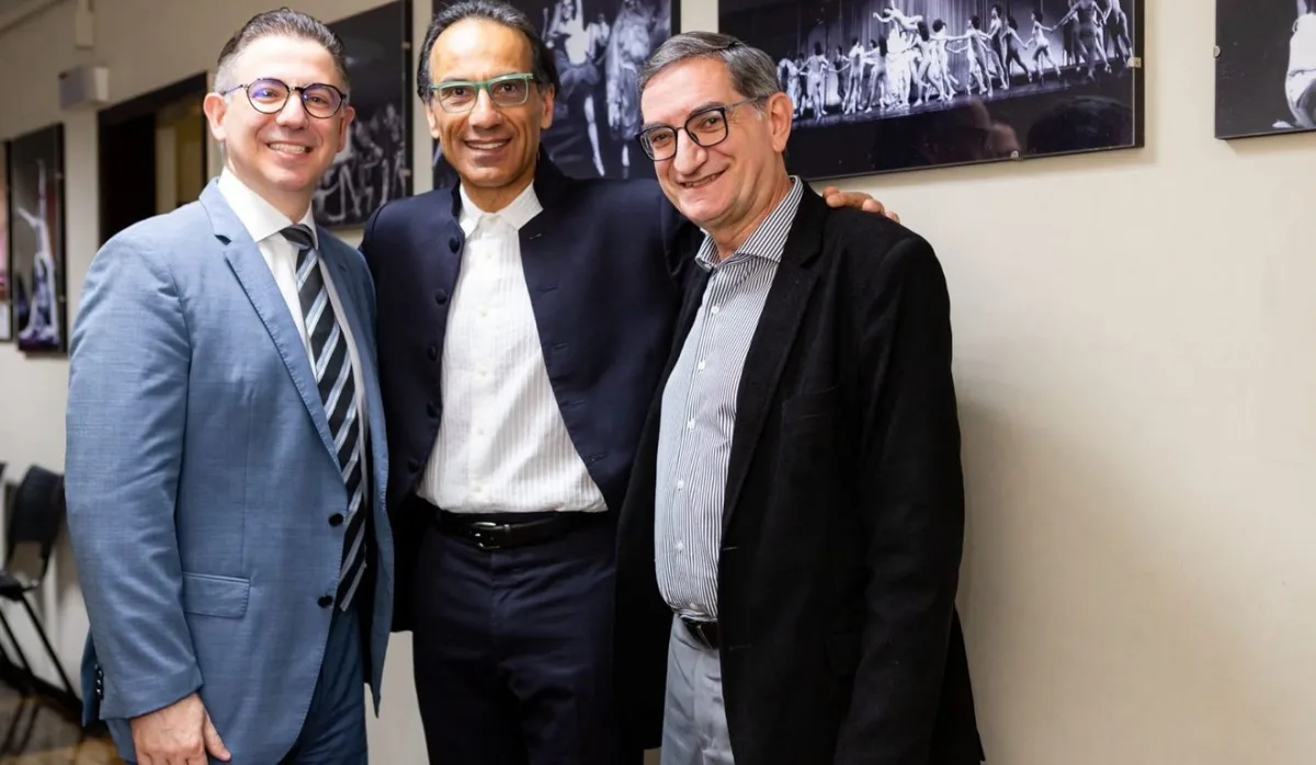 Diretor geral do Colégio do Bosque Mananciais, Alexandre Velila Garcia, Alvaro Siviero e o diretor da Associação de Educação Personalizada, Roberto Ab