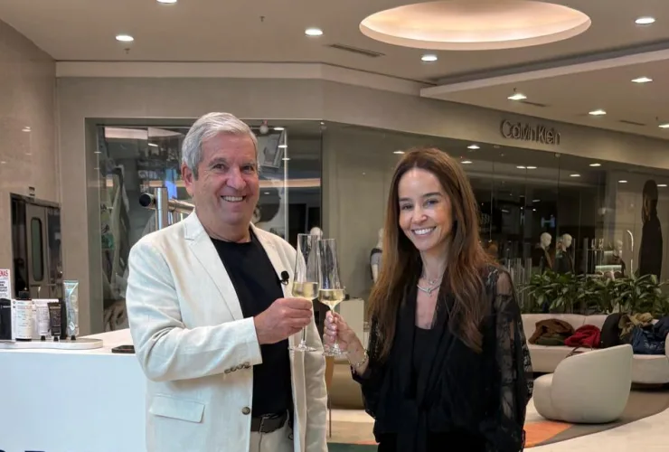 Inauguração da primeira loja física da Korres no Brasil, localizada no ParkShoppingBarigüi, em Curitiba.