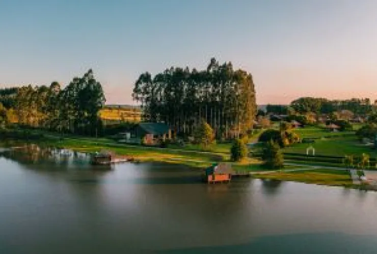Virá Farm Hotel em meio à natureza em Teixeira Soares, no Paraná