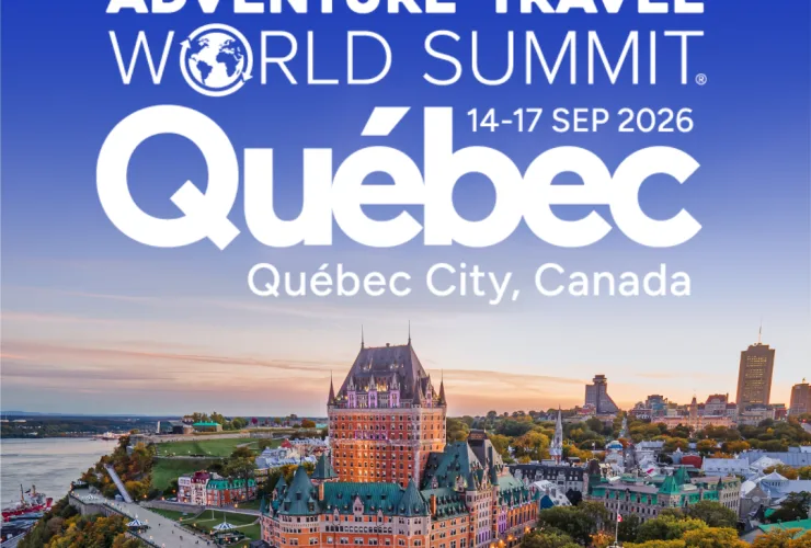 Vista aérea de Québec no cartaz oficial do Adventure Travel World Summit 2026, realizado no Canadá