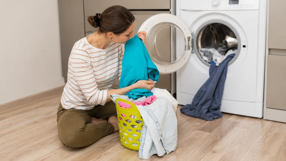 Percarbonato de sódio: como usar o tira-manchas que viralizou sem danificar roupas e superfícies