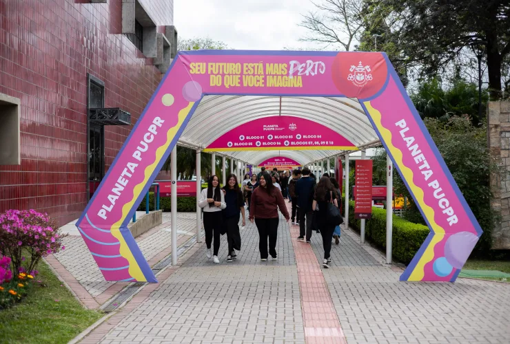 Planeta PUCPR 2026 leva feira gratuita de cursos e profissões a Curitiba de 10 a 12 de setembro