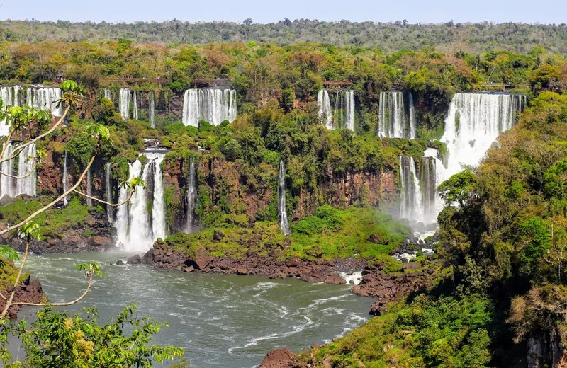 AquaFoz lança combos com Cataratas e Marco das Três Fronteiras em Foz do Iguaçu
